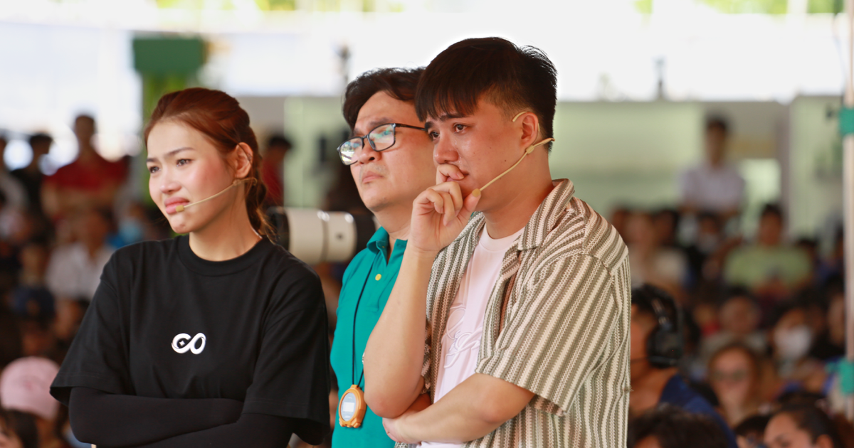 Nam diễn viên là bố 5 con, bật khóc nhắc về tuổi thơ thiếu tình thương