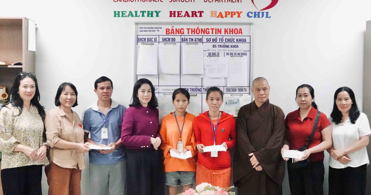 Những tờ biên lai viện phí mùa Phật đản khiến nhiều người xúc động