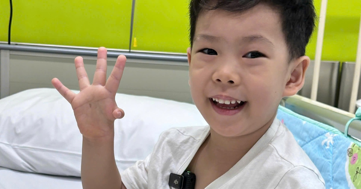 Hành trình 4 năm rưỡi tìm lại bàn tay trọn vẹn cho cậu bé có "ngón tay rơi"