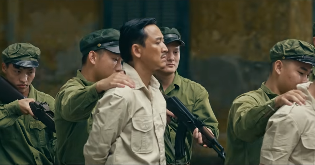 Nam ch&iacute;nh tiết lộ l&yacute; do phim 'Tận hiến' chọn c&aacute;i kết đầy &aacute;m ảnh