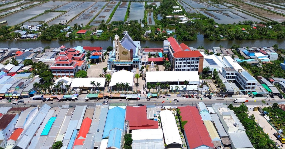 Ba thế hệ cùng hành hương về Tắc Sậy trước lễ tuyên phong Chân phước cha Trương Bửu Diệp
