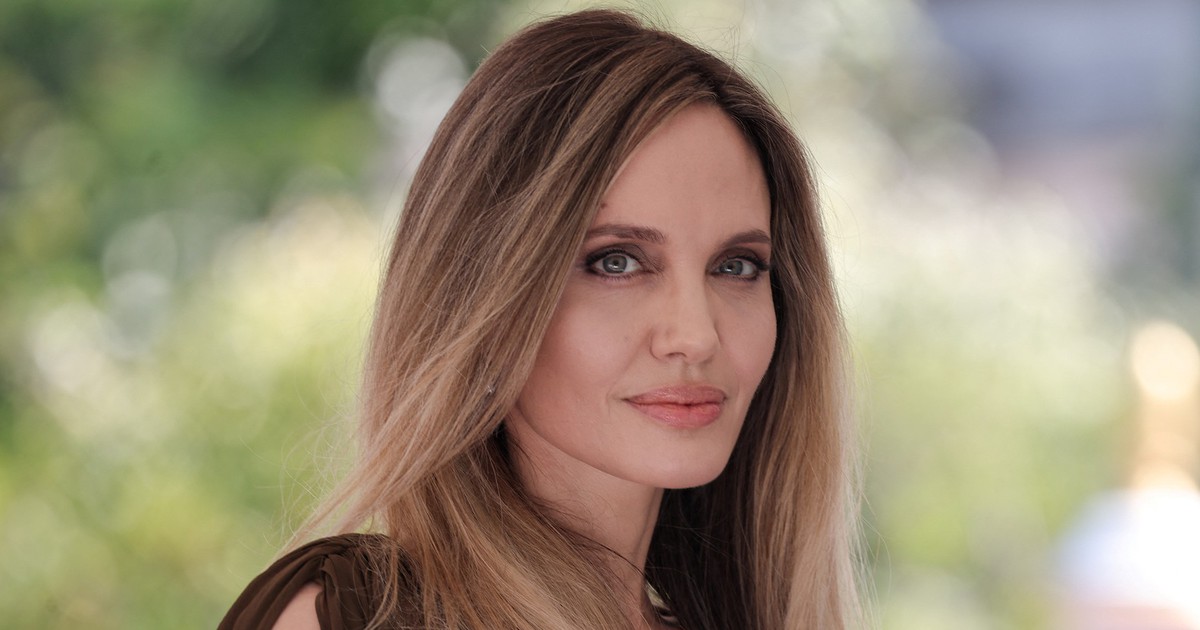 Angelina Jolie thừa nhận không hẹn hò ai suốt 10 năm sau chia tay Brad Pitt
