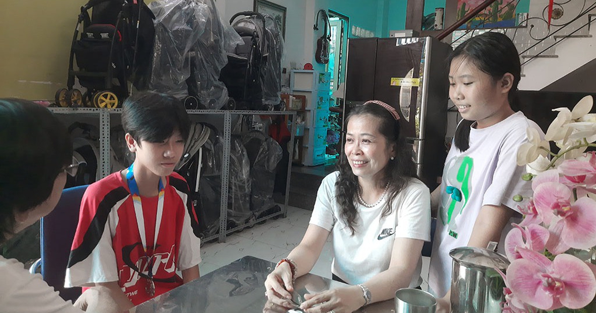 Ảnh: Đi qua tháng ngày khốn khó
