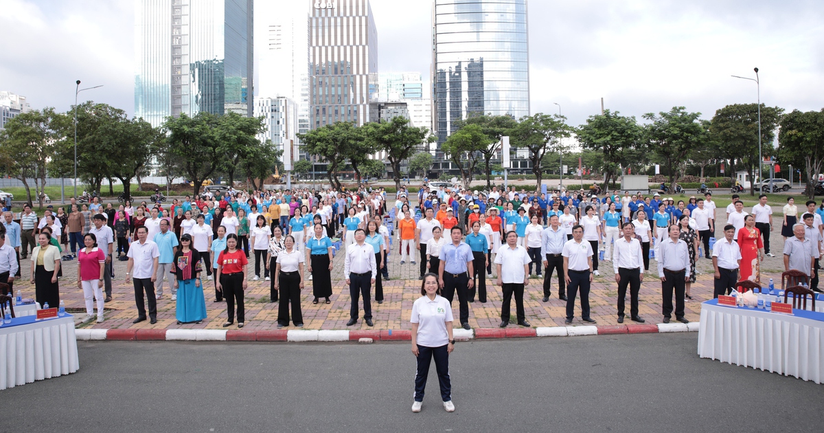 500 người d&acirc;n TP.HCM được kh&aacute;m sức khỏe miễn ph&iacute; tại phường v&agrave; đồng diễn dưỡng sinh
