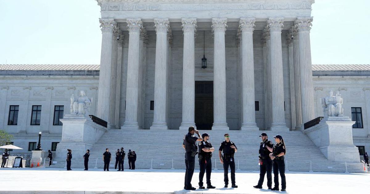 T&ograve;a Tối cao b&aacute;c sắc lệnh &ocirc;ng Trump về bỏ quyền 'sinh ở Mỹ l&agrave; c&ocirc;ng d&acirc;n Mỹ'