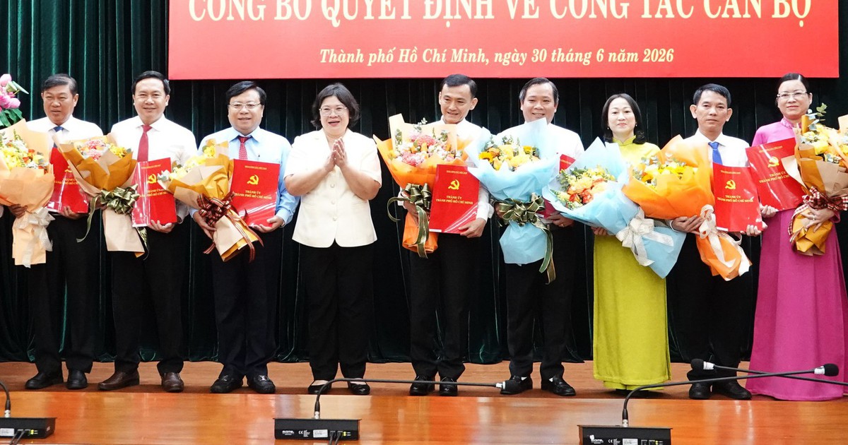 TP.HCM điều động 12 b&iacute; thư, ph&oacute; b&iacute; thư phường, x&atilde;