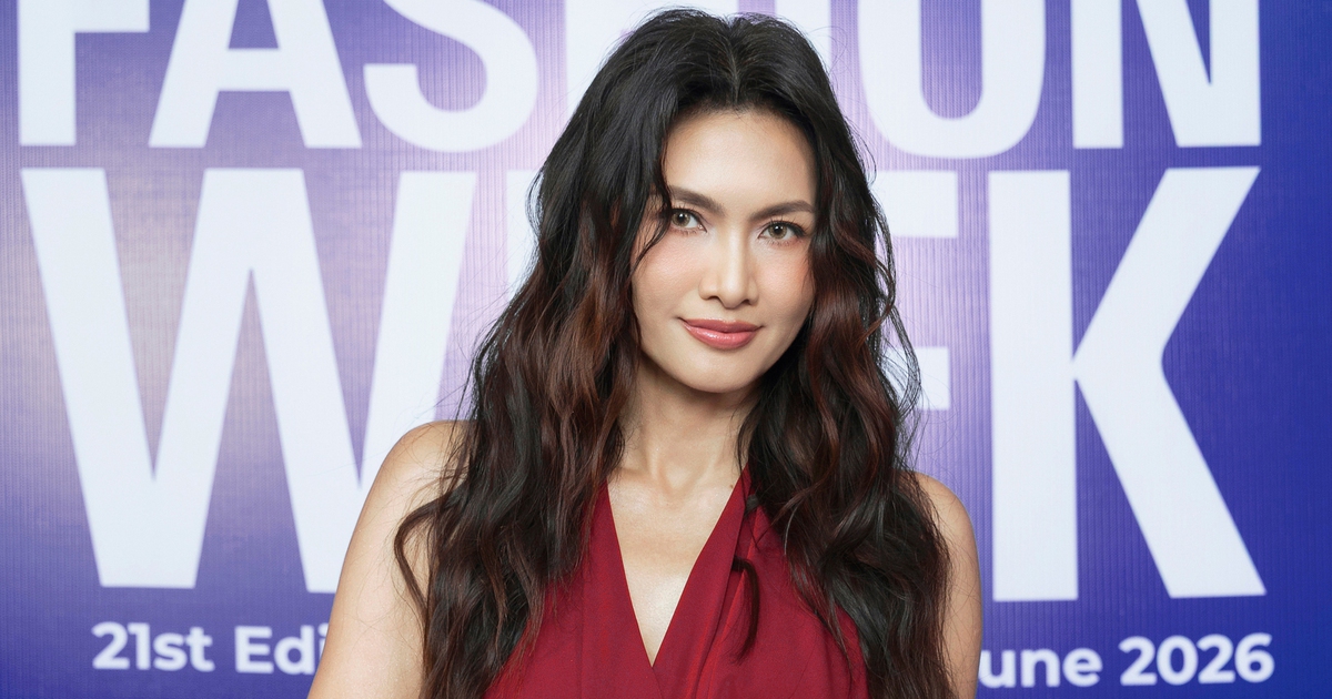 Anh Thư gợi cảm tại sự kiện, nói về chuyện tái xuất showbiz
