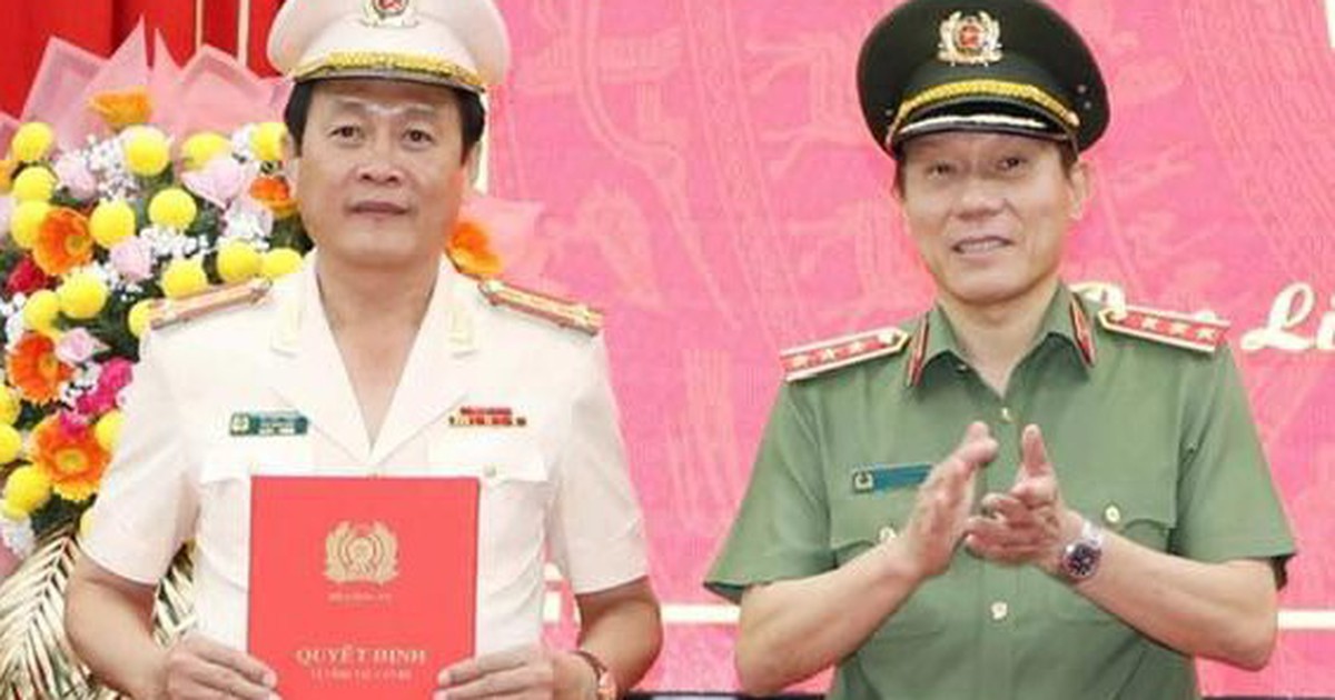 Giám đốc Công an tỉnh Cà Mau Hồ Việt Triều được thăng cấp bậc hàm thiếu tướng