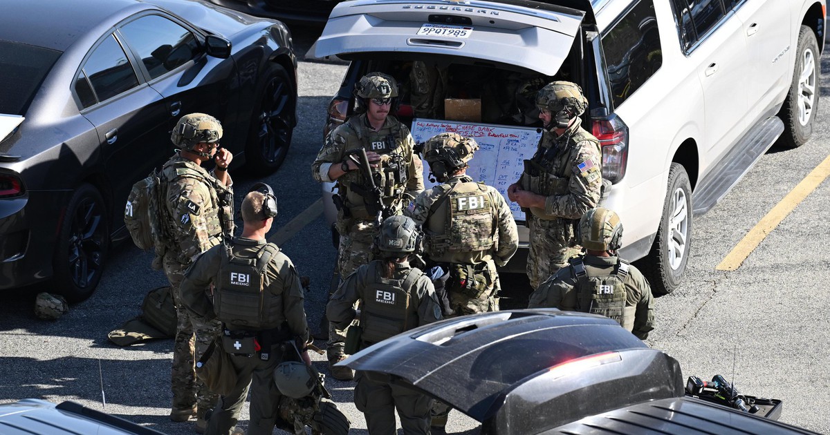 Nghi phạm bắt giữ 10 con tin ở California bị FBI bắn chết