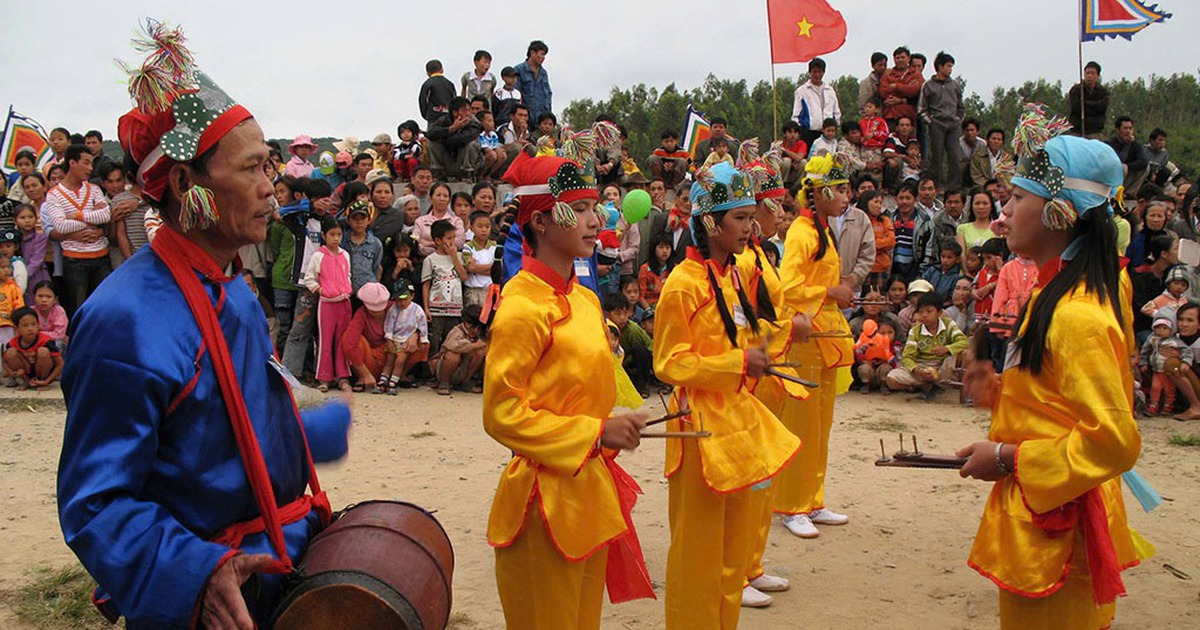 'Nhúng lưới' cầu may ở biển Sa Huỳnh