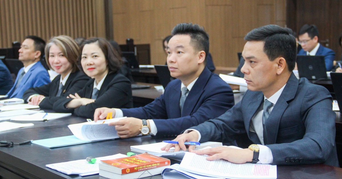 Đề xuất tiêu chuẩn mới của luật sư: Phải có "bản lĩnh chính trị vững vàng"