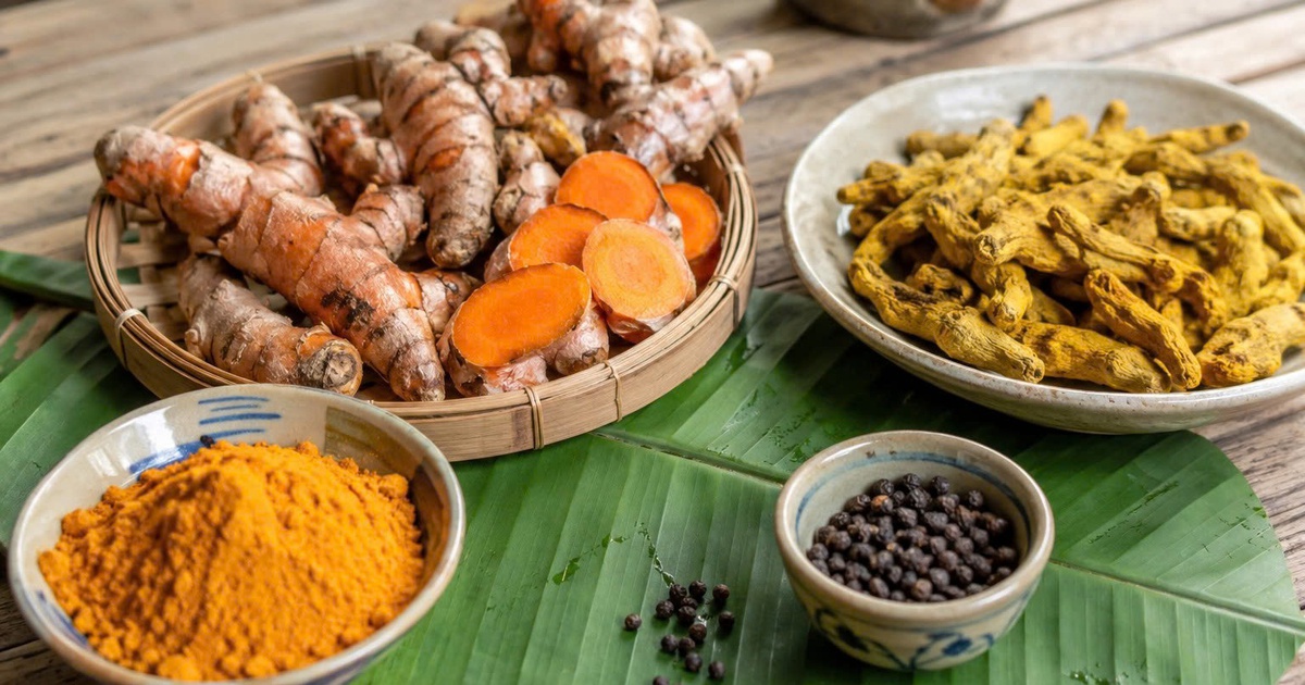 Nghệ tươi hay bột nghệ: Loại nào giúp cơ thể hấp thu curcumin tốt hơn?