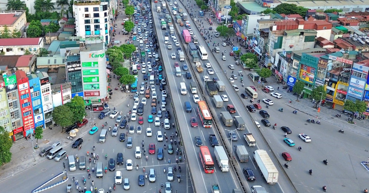 H&agrave; Nội: Nhiều gối cầu V&agrave;nh đai 3 tr&ecirc;n cao bị x&ocirc; lệch, phải ch&egrave;n thớt gỗ