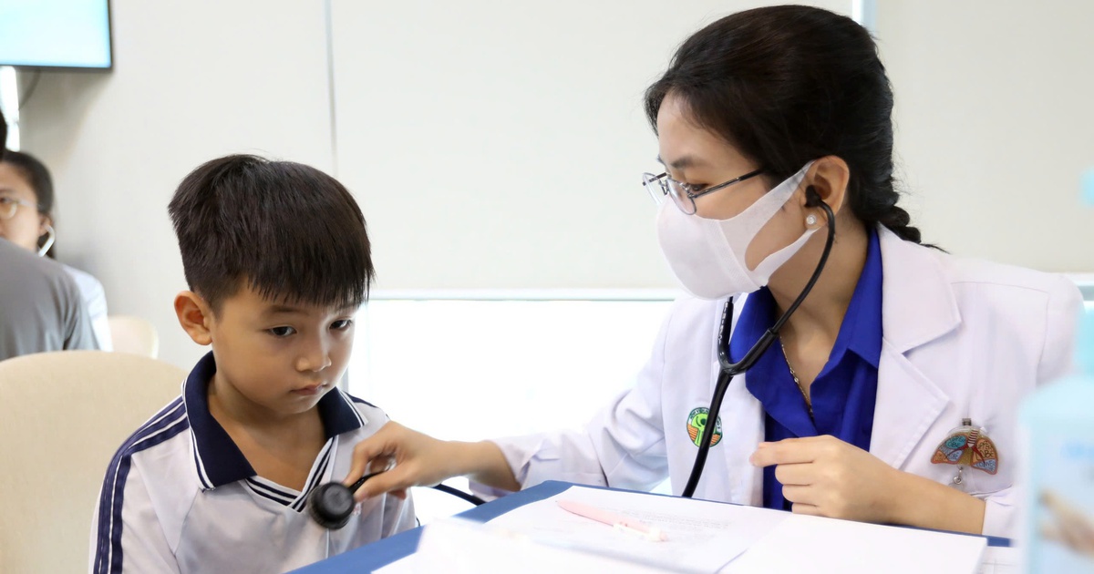 Trẻ mồ côi do Covid-19 ấm lòng, vui tươi trong ngày hội sức khỏe