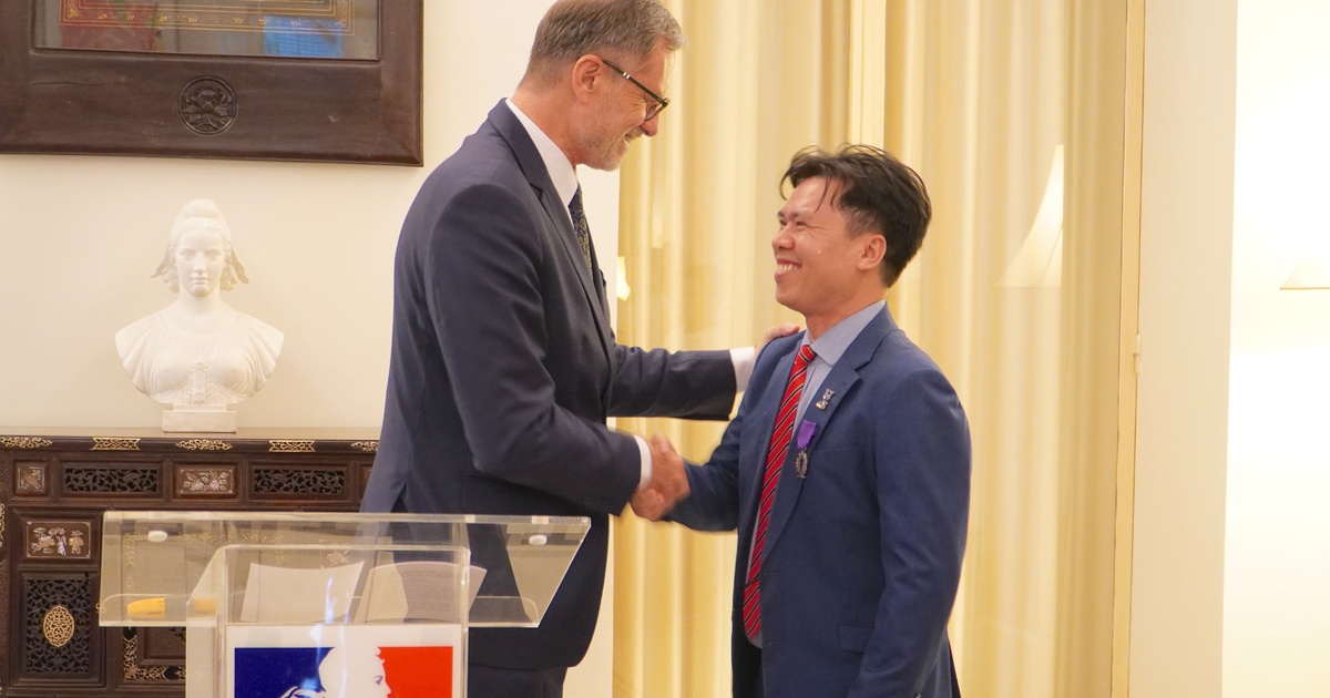 Giáo sư Đỗ Văn Đại được trao Huân chương Cành cọ Hàn lâm của Pháp