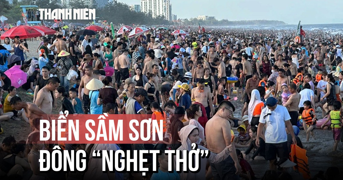 Biển Sầm Sơn chiều cuối tuần: Đông đến mức nhìn ảnh ai cũng... choáng