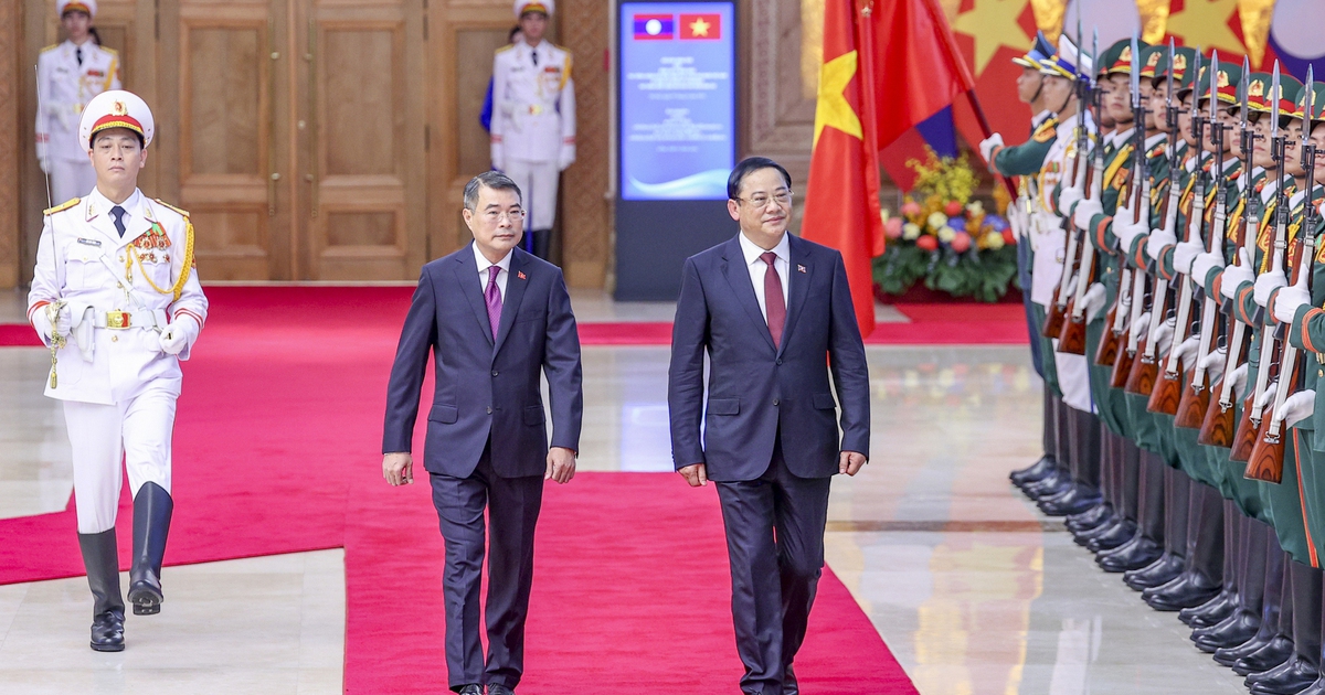 Thủ tướng Lê Minh Hưng chủ trì lễ đón chính thức Thủ tướng Lào Sonexay Siphandone
