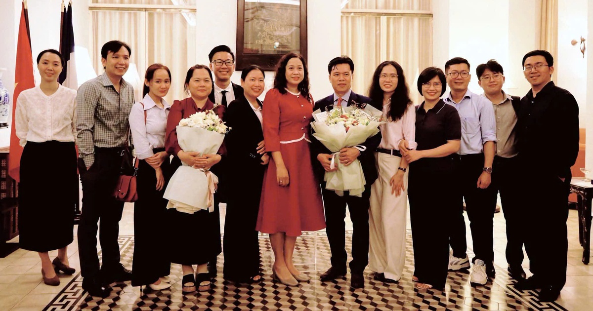 Học trò, luật sư chúc mừng Giáo sư Đỗ Văn Đại nhận huân chương Cành cọ Hàn lâm