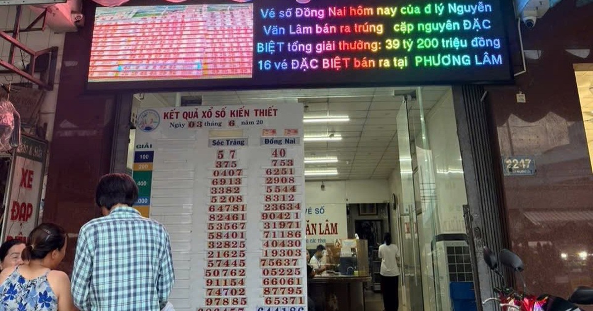 Đang đi cắt sầu riêng thì phát hiện trúng đặc biệt 5 tờ xổ số miền Nam