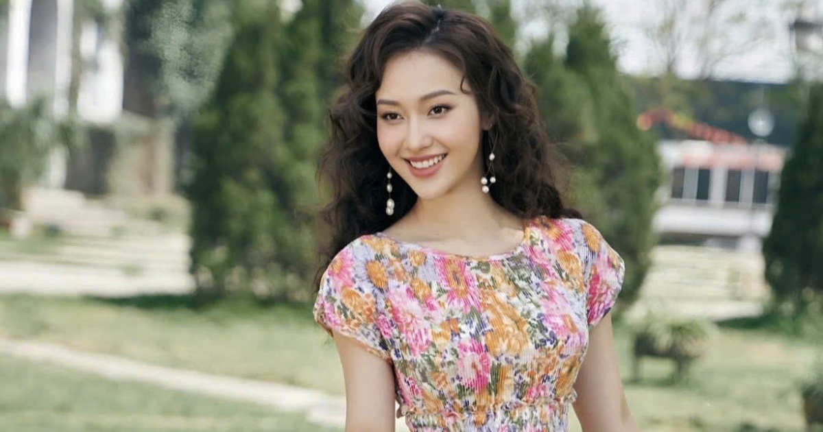 Mang chút lãng mạn vào tủ đồ cùng họa tiết hoa lá
