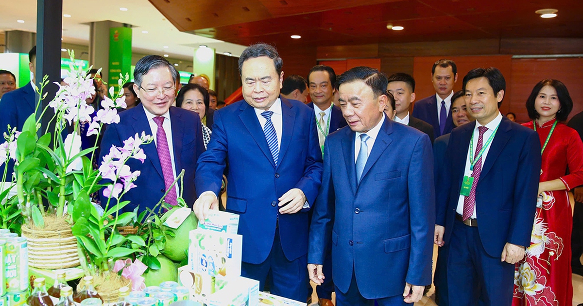 Chuyển đổi số nông nghiệp, xây dựng người nông dân văn minh, chuyên nghiệp