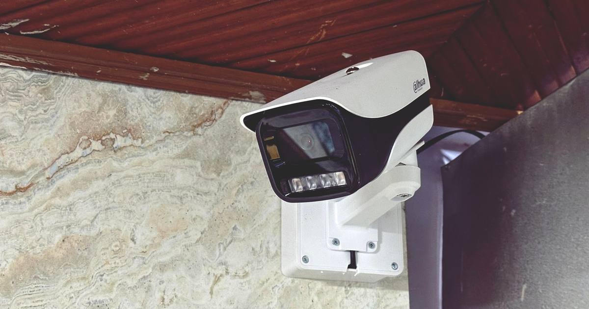 Camera an ninh gia đình nên chọn loại có dây hay không dây?