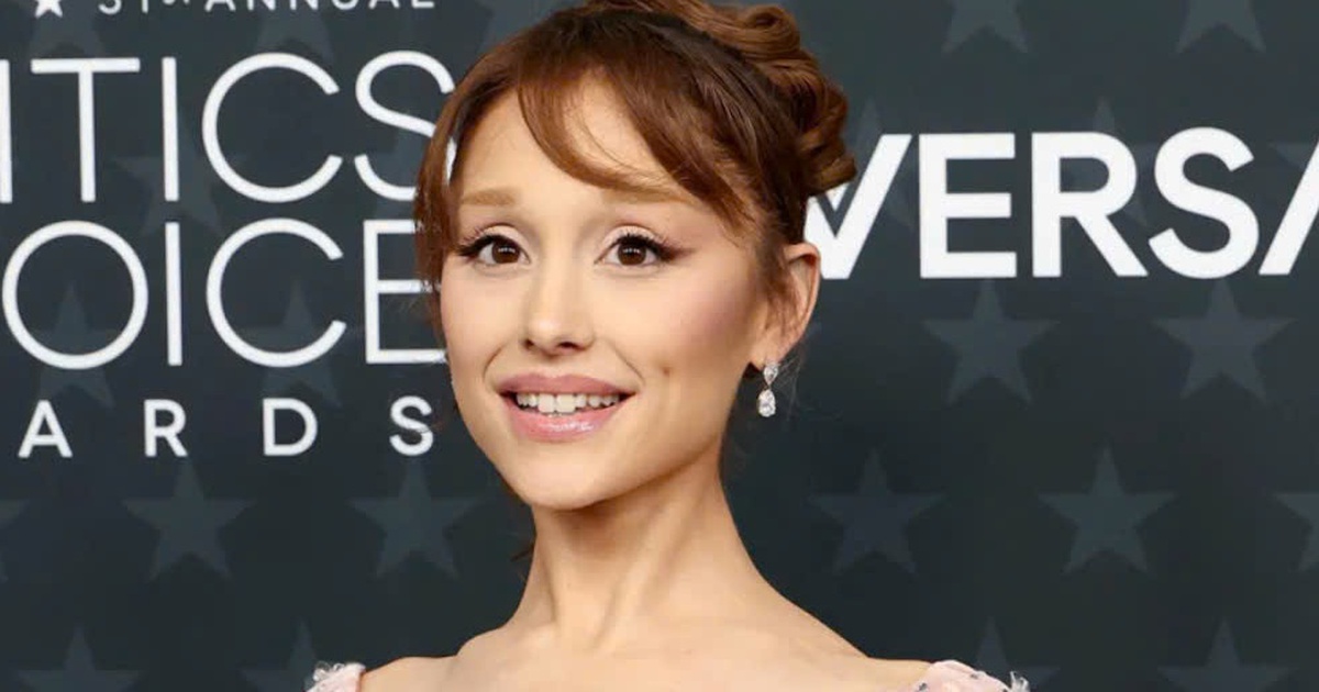 Bản hit mới đưa Ariana Grande thống trị Billboard, cán mốc 10 bài đạt top 1