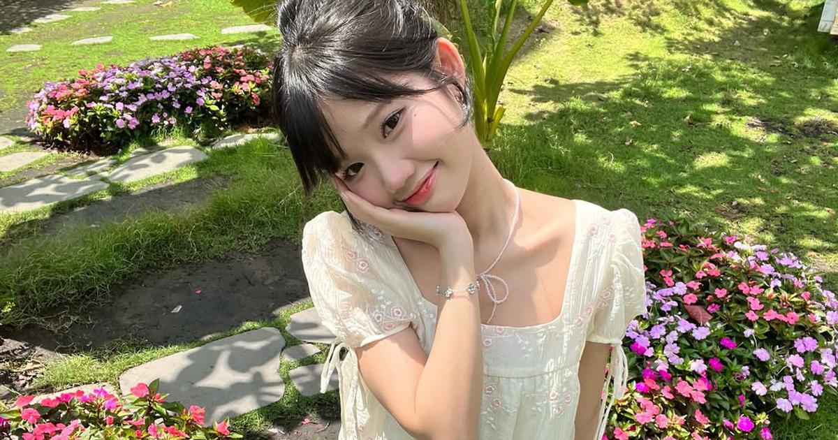 Nửa kín nửa hở đầy lôi cuốn với trang phục đục lỗ thoáng mát