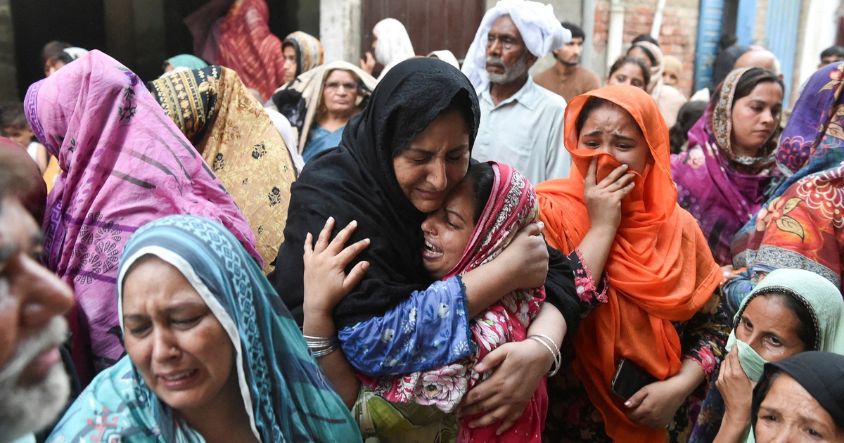 Trung t&acirc;m dạy th&ecirc;m ở Pakistan sập m&aacute;i, 14 học sinh thiệt mạng