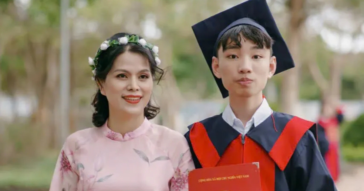 Đang sinh viên, nam sinh vẫn thi lại THPT và đạt thủ khoa khối C00