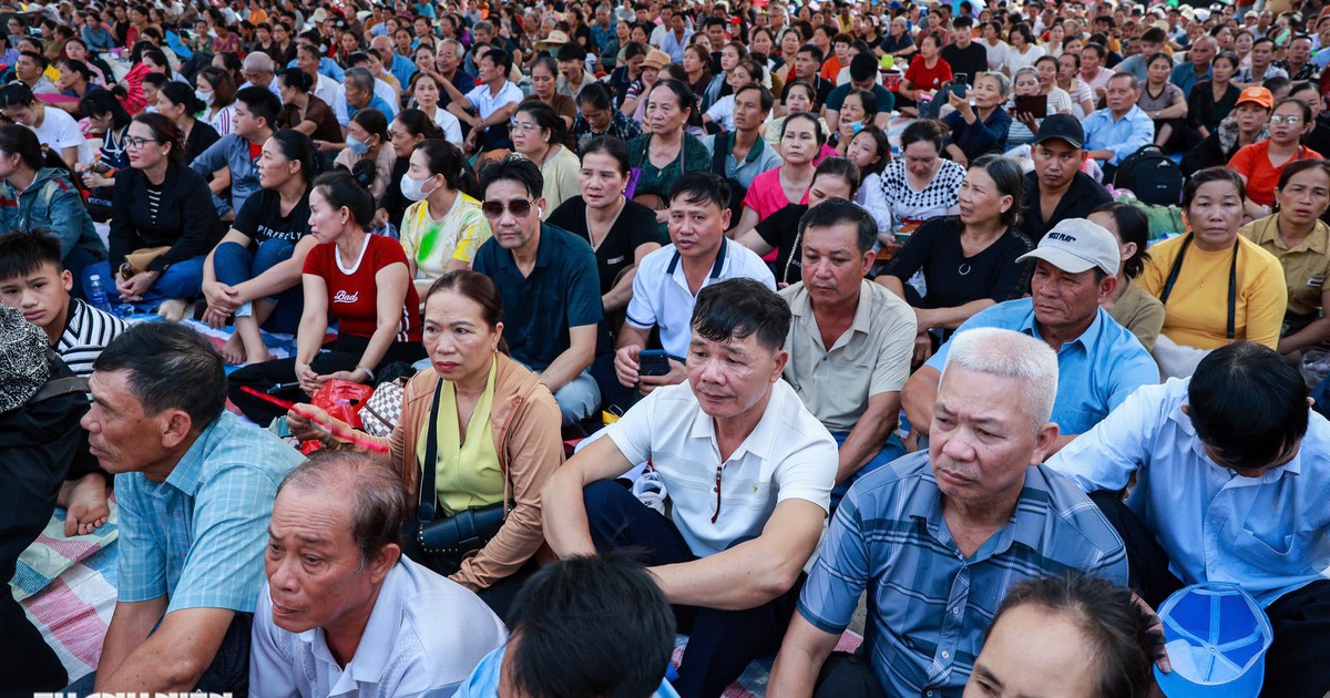Người hành hương trải chiếu ở Tắc Sậy chờ lễ tuyên phong Chân phước