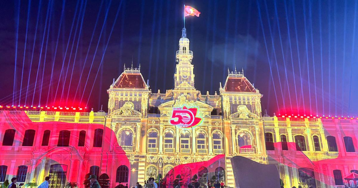 3D Mapping thắp sáng bầu trời TP.HCM dịp 50 năm thành phố mang tên Bác