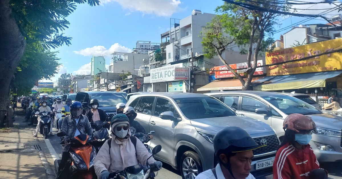 Đường Nguyễn Tất Thành sắp mở rộng: Người trẻ chờ hết cảnh kẹt xe