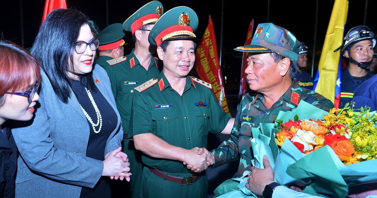 Đoàn cứu nạn Việt Nam trở về từ Venezuela, nhận lời cảm ơn đặc biệt tại Nội Bài
