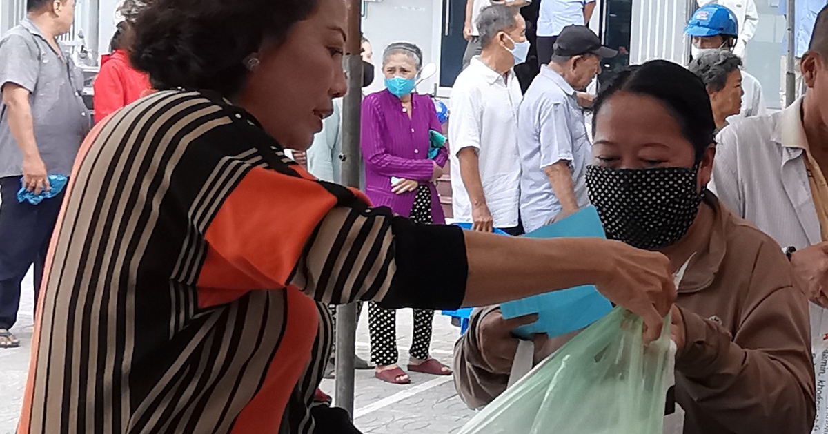 Ấm tình người giữa phiên chợ nhân đạo