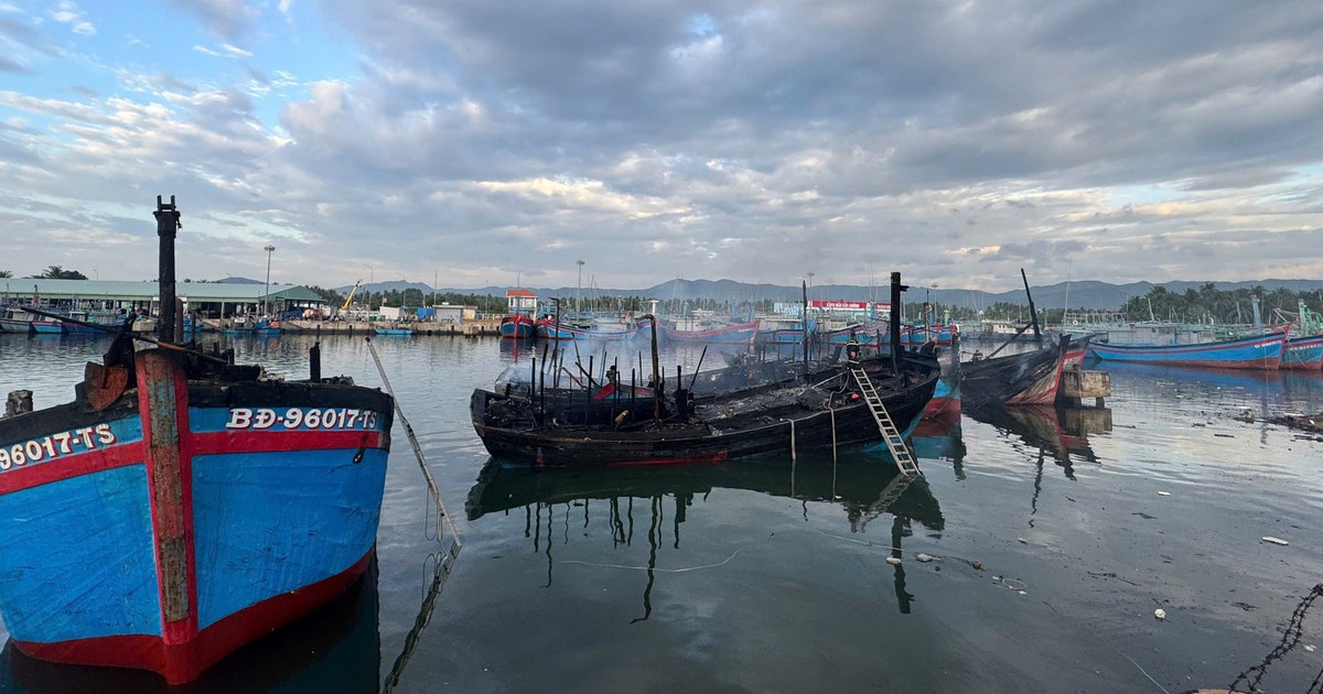 Ch&aacute;y t&agrave;u c&aacute; ở Gia Lai, 18 t&agrave;u bị thi&ecirc;u rụi trong 10 ng&agrave;y