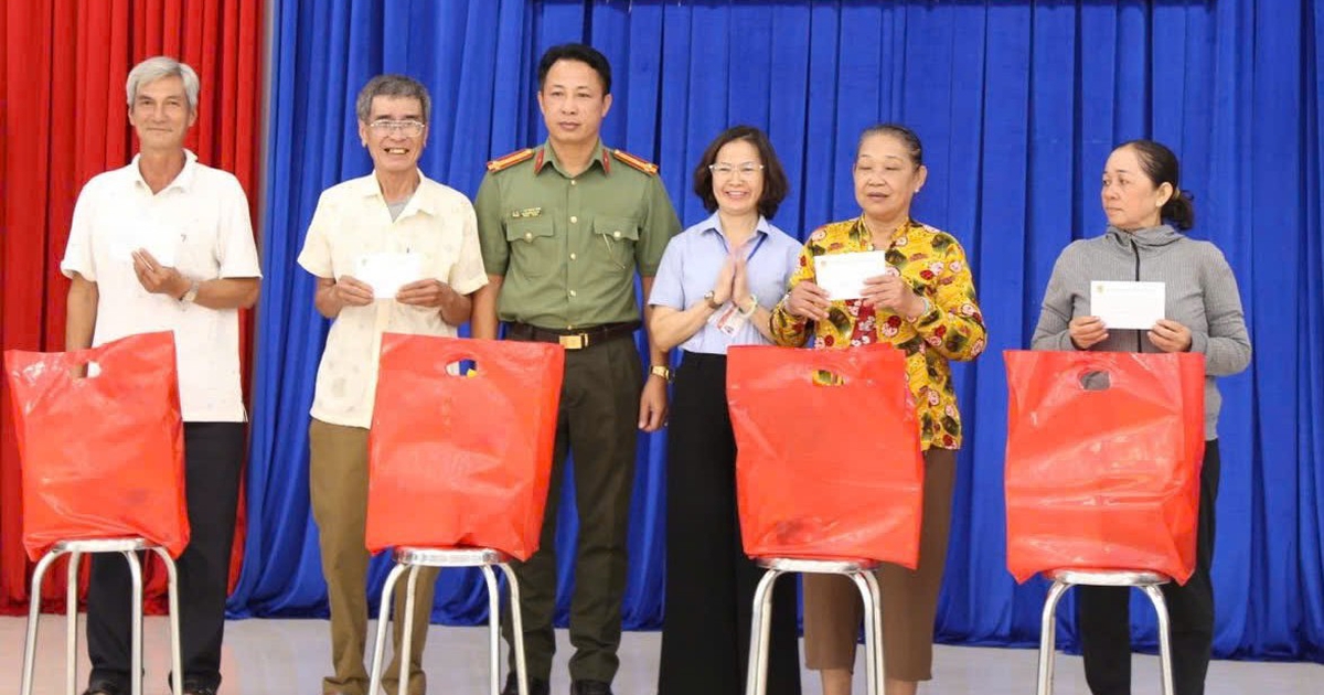 Tri ân gia đình chính sách, tặng quà trẻ em khó khăn ở Tây Ninh