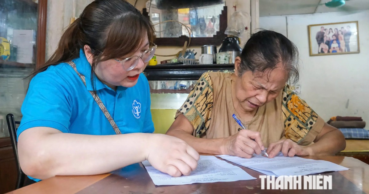 Hà Nội mở đợt cao điểm hỗ trợ người nhận lương hưu hoàn thiện giấy ủy quyền