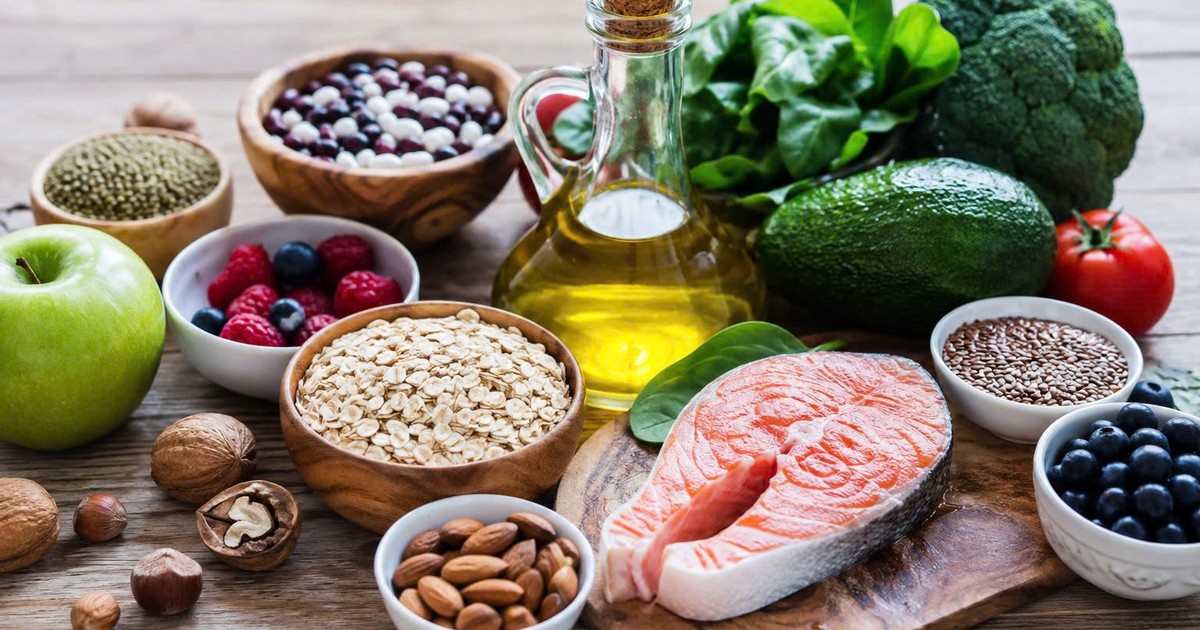 Người bị cholesterol cao nên ăn gì để bảo vệ tim mạch?