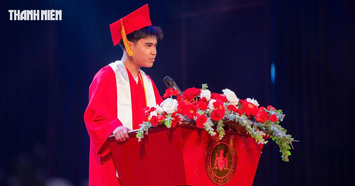 H&agrave;nh tr&igrave;nh vượt kh&oacute; của nam sinh TP.HCM: 'Ba l&agrave; nguồn động lực để con bước tiếp'