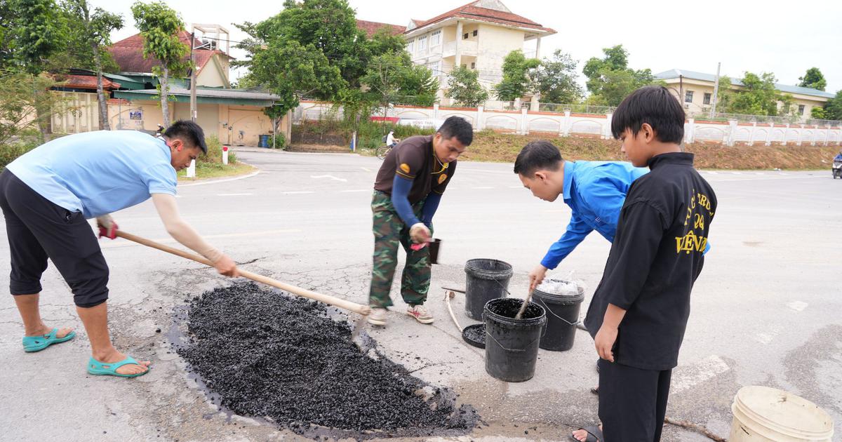 Anh H&ograve;a lấp ổ g&agrave;