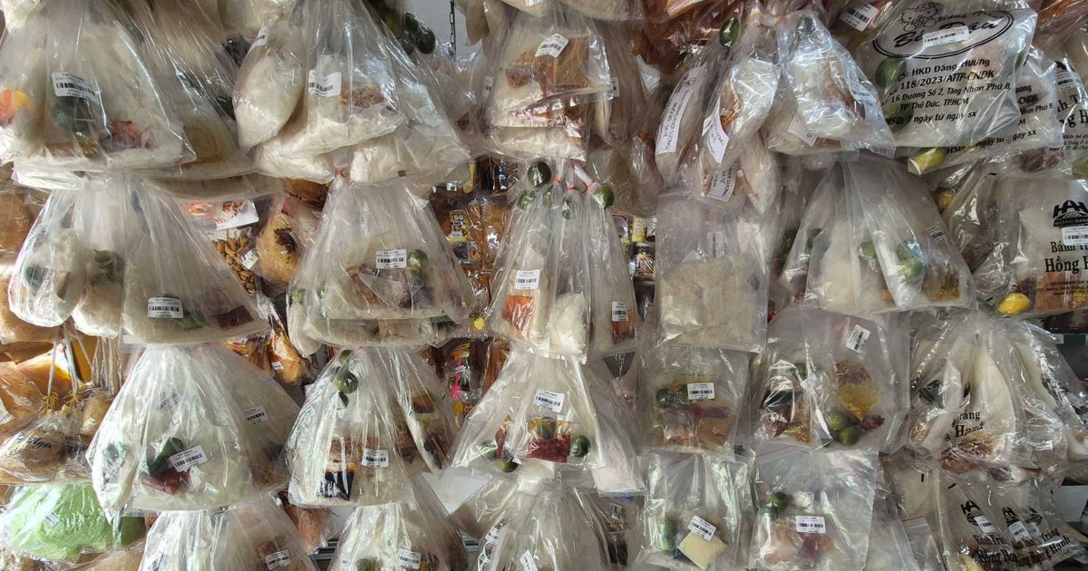 Vì sao 'dám' thuê mặt bằng cả chục triệu đồng mỗi tháng để bán bánh tráng?