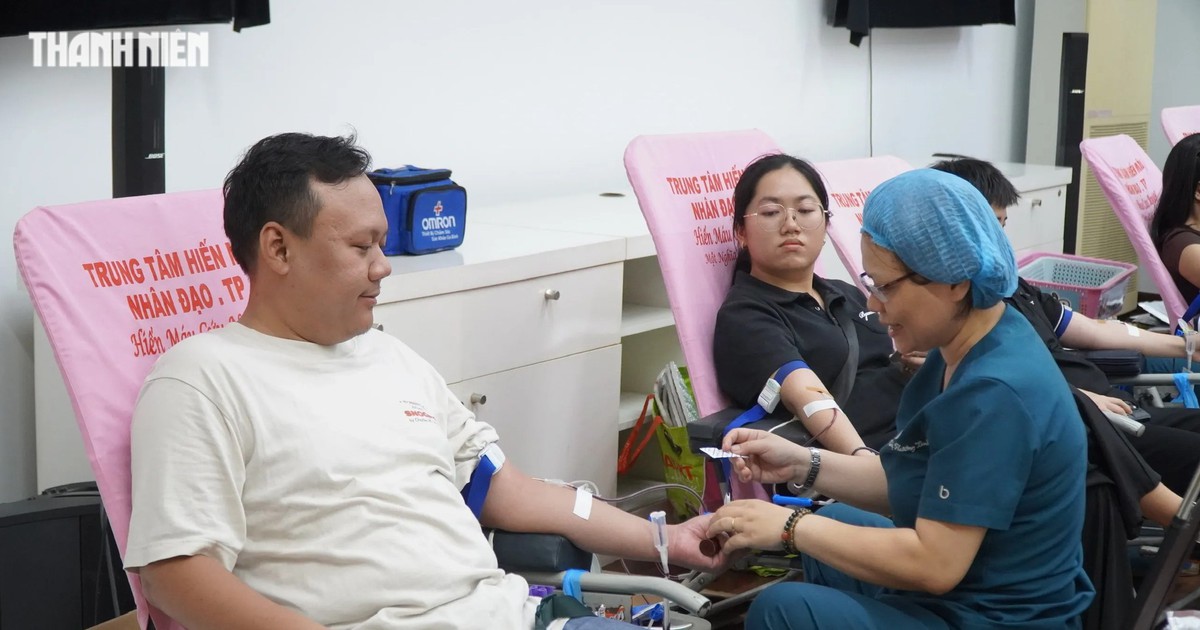 Hơn 300 người hiến m&aacute;u dịp kỷ niệm 50 năm quan hệ ngoại giao Việt Nam - Th&aacute;i Lan