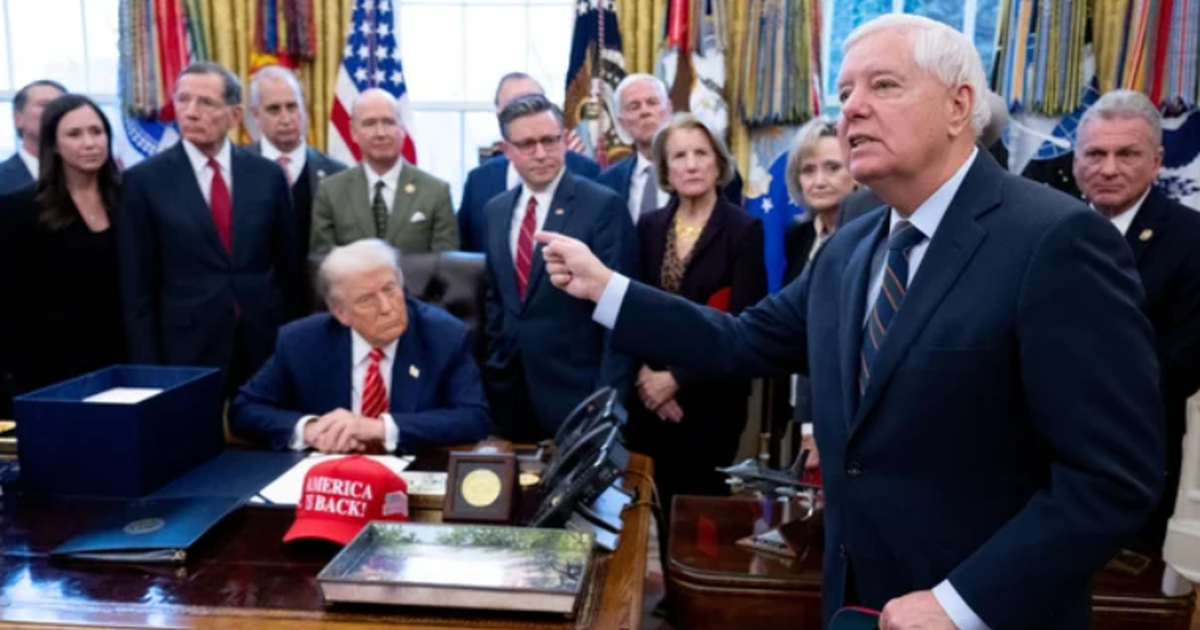 Bệnh l&yacute; nguy hiểm hiếm gặp khiến thượng nghị sĩ th&acirc;n &ocirc;ng Trump đột ngột qua đời