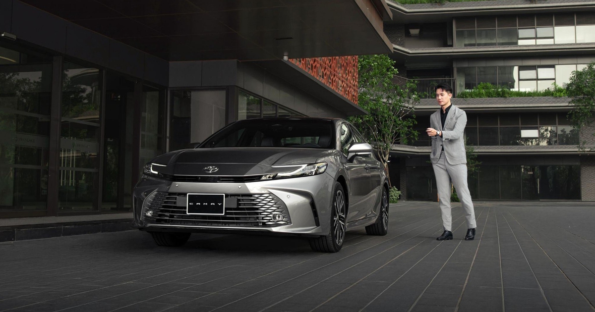 Toyota Camry HEV: Đẳng cấp doanh nhân, sẵn sàng cho xu hướng nhiên liệu xanh