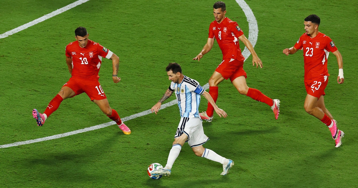 Đội hình tiêu biểu tứ kết World Cup 2026: Messi sát cánh Mbappe, Bellingham trên hàng công