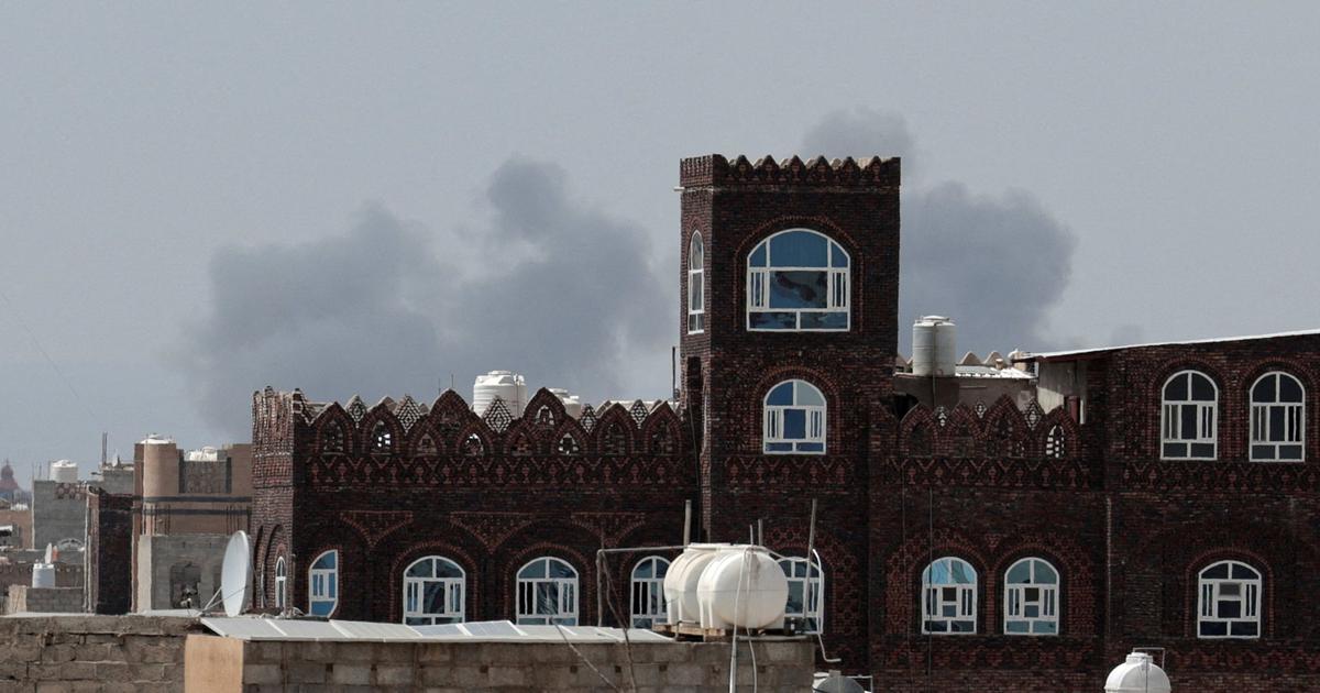 Houthi c&aacute;o buộc Ả Rập X&ecirc; &Uacute;t tấn c&ocirc;ng s&acirc;n bay Sanaa ở Yemen