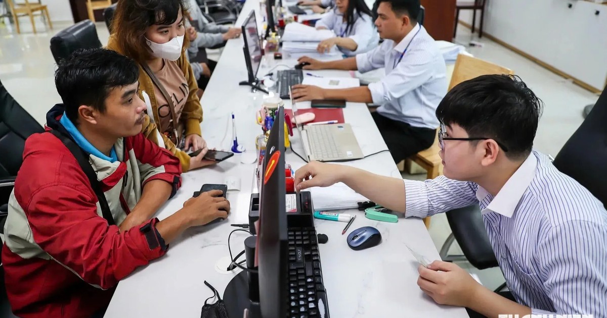 Quy định mới về tuyển dụng, chế độ v&agrave; kinh doanh b&ecirc;n ngo&agrave;i của vi&ecirc;n chức