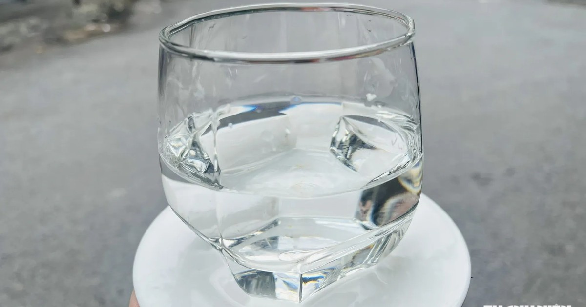 Cảnh báo cơ thể "đói" nước do chỉ uống khi khát