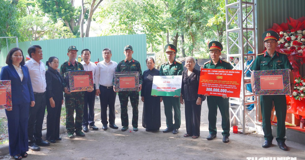 Chủ tịch Ủy ban MTTQ Việt Nam TP.HCM thăm lực lượng tìm kiếm hài cốt liệt sĩ